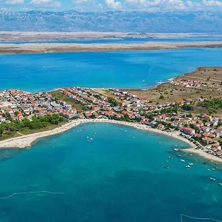 On Island Near Sandy Beaches * Vir