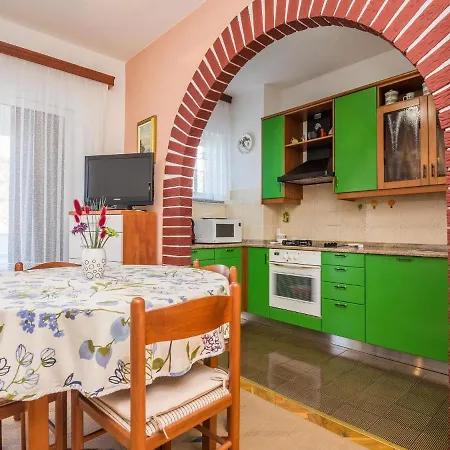 Apartment On Island Near Sandy Beaches Vir