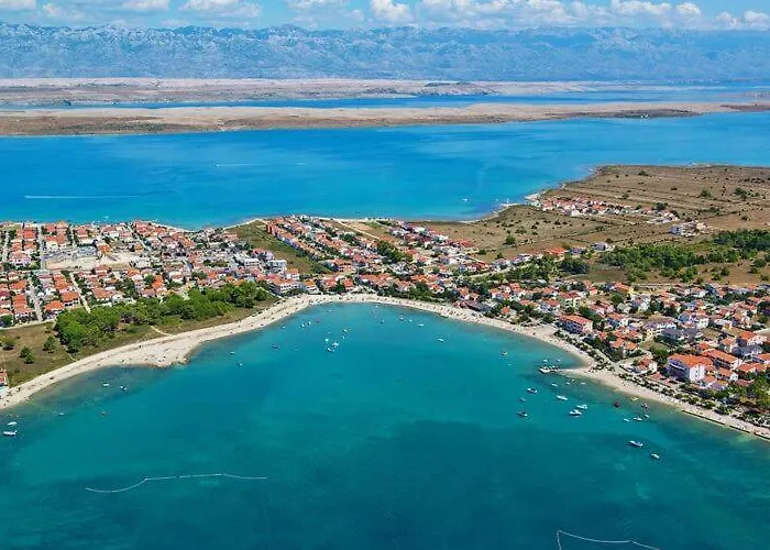 On Island Near Sandy Beaches * Vir