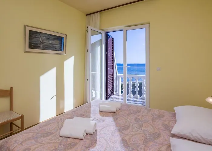Apartman On Island Near Sandy Beaches Vir