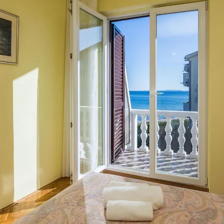 On Island Near Sandy Beaches Апартаменты Вир