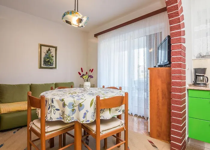 On Island Near Sandy Beaches Вир