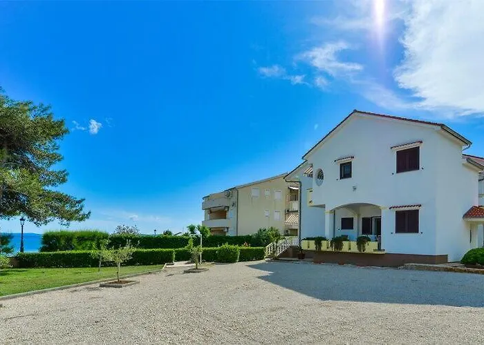 On Island Near Sandy Beaches Apartamento