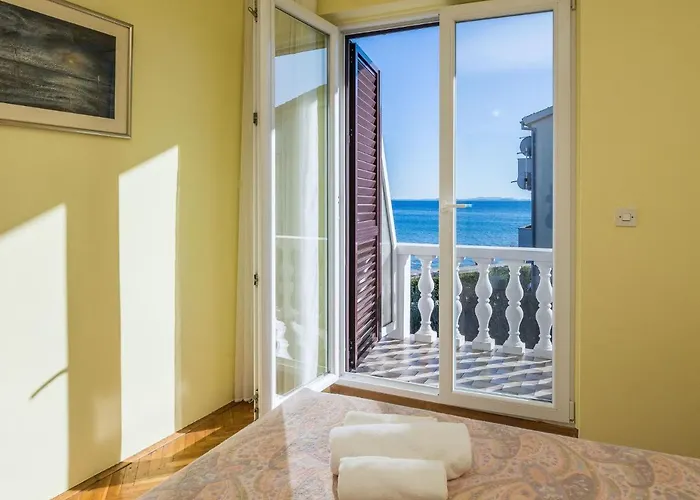 On Island Near Sandy Beaches Апартаменты Вир