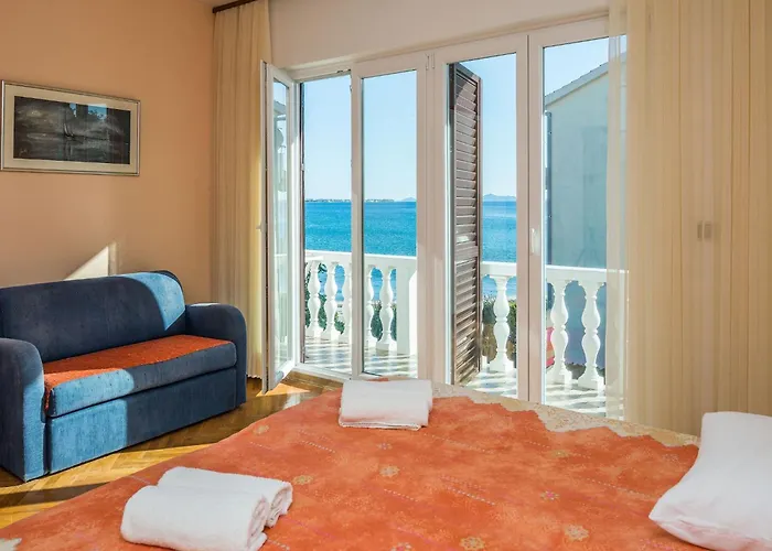 On Island Near Sandy Beaches Вир